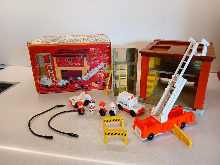 Fisher-price brandweerkazerne compleet in doos, Kinderen en Baby's, Speelgoed | Fisher-Price, Gebruikt, Speelset, Met geluid, Ophalen of Verzenden
