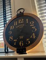 Vintage Look Klok - Trendy & Uniek!, Huis en Inrichting, Ophalen, Zo goed als nieuw, Analoog, Wandklok