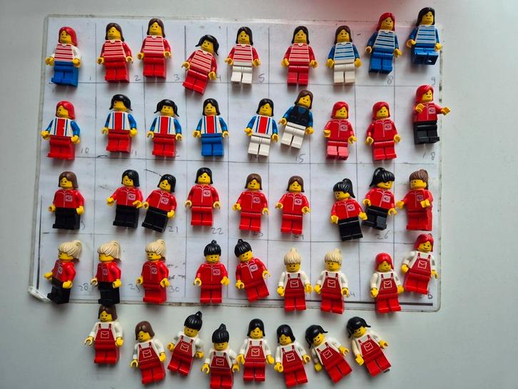 Lego vvr2 div vintage vrouw boerin postbode poppetjes town, Kinderen en Baby's, Speelgoed | Duplo en Lego, Zo goed als nieuw, Ophalen of Verzenden