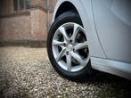 Peugeot 208 VTi 82PK | Navigatie | Nieuwe Distributie |, Auto's, Peugeot, Voorwielaandrijving, Stof, 1199 cc, Wit