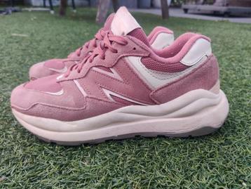 New Balance Sneaker maat 40 beschikbaar voor biedingen