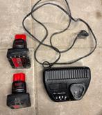 Milwaukee m12 lader + 2x accu 3.0 ah, Ophalen of Verzenden, Gebruikt