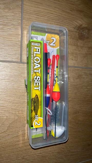 Set met dobbers en accessories beschikbaar voor biedingen