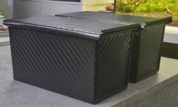 Broodvorm met deksel 2x (21,5x12x10) beschikbaar voor biedingen