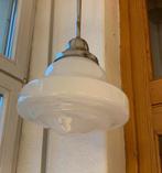 opaalglazen pendellampen 1920, 8 stuks, filmrekwisieten, Antiek en Kunst, Antiek | Lampen, Ophalen of Verzenden