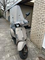 Vespa sprint matte / sand / beige kleur full option, Ophalen of Verzenden, Zo goed als nieuw, Benzine, Vespa