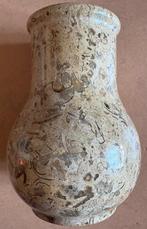 Fraai natuurstenen vaasje met fossielen, Steen, Overige kleuren, Ophalen of Verzenden, Zo goed als nieuw