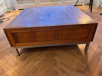 Vintage Teakhouten Salontafel met Metalen Poten beschikbaar voor biedingen