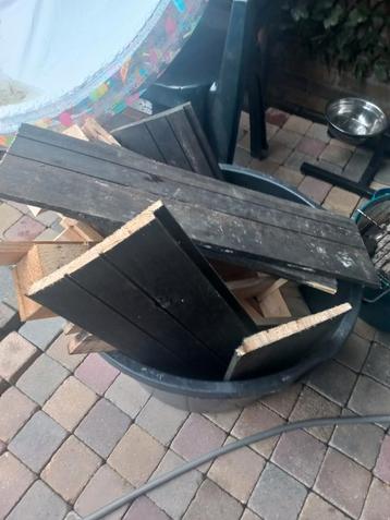 Afval hout  beschikbaar voor biedingen