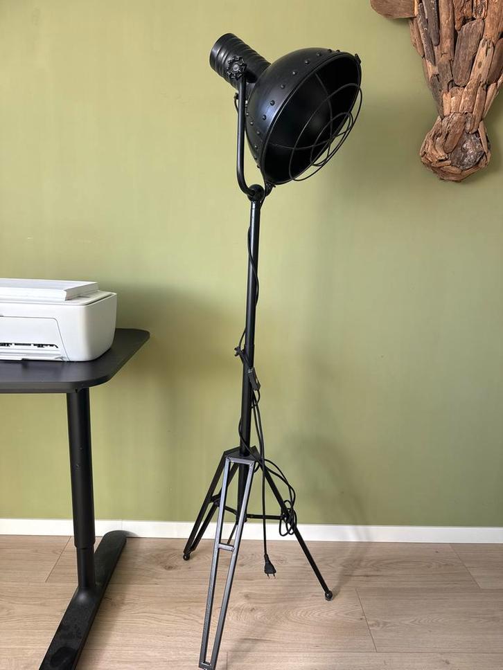 Industriële Vloerlamp - Verstelbaar & Draaibaar, Huis en Inrichting, Lampen | Vloerlampen, Zo goed als nieuw, 150 tot 200 cm, Metaal