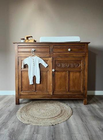 Prachtige vintage commode in originele hout kleur beschikbaar voor biedingen