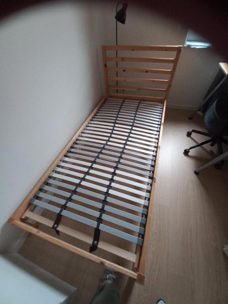 bed, Huis en Inrichting, Slaapkamer | Bedden, Zo goed als nieuw, Eenpersoons, 90 cm, 200 cm, Hout, Overige kleuren, Ophalen