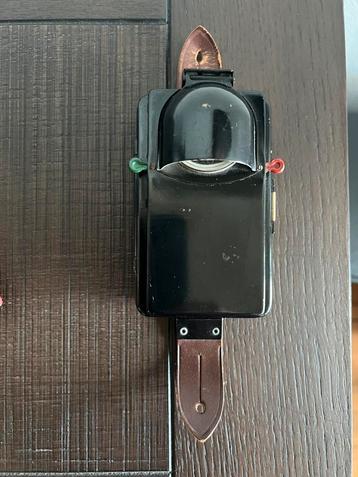 Oude zaklamp beschikbaar voor biedingen