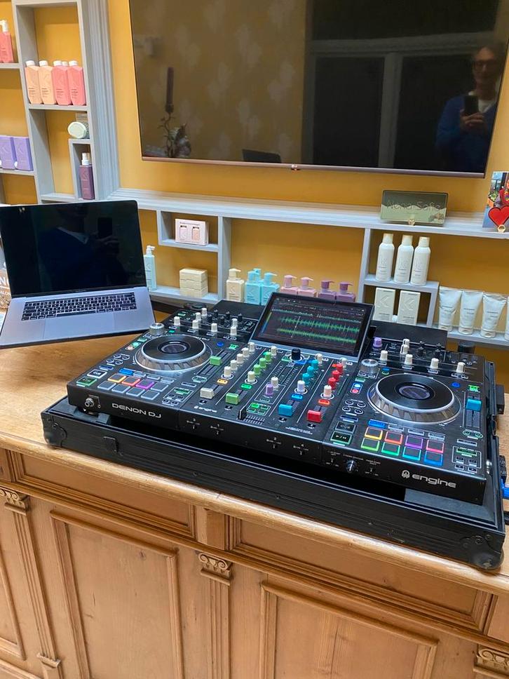 DENON PRIME4 geleverd met 4TB intern SD-schijf + Flightcase, Muziek en Instrumenten, Dj-sets en Draaitafels, Zo goed als nieuw