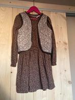 Bruin setje jurk en hesje. Maat 122/128, Kinderen en Baby's, Kinderkleding | Maat 122, Ophalen of Verzenden, Zo goed als nieuw