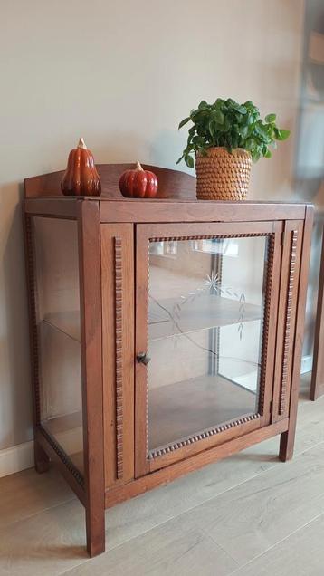Prachtig Art Deco vintage vitrinekastje  beschikbaar voor biedingen