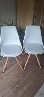 2x Kunststof Stoelen met Houten Poten, Huis en Inrichting, Stoelen, Gebruikt, Twee, Wit, Modern