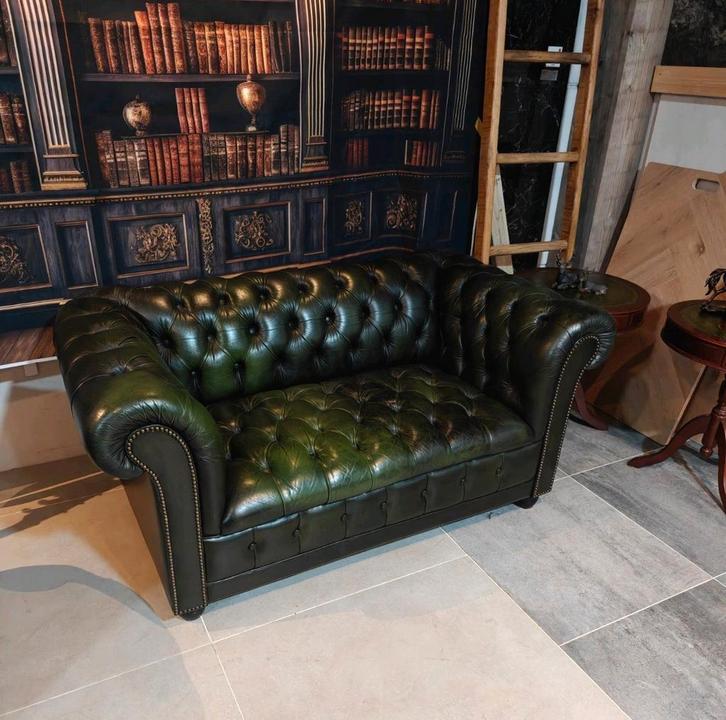 Antiek Groene Chesterfield Buttonseat 2-zits, Huis en Inrichting, Banken | Bankstellen, Gebruikt, Ophalen of Verzenden