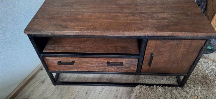 TV-kast met stalen frame - Pronto Wonen, Huis en Inrichting, Kasten | Televisiemeubels, Gebruikt, 100 tot 150 cm, 25 tot 50 cm