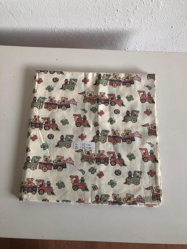 Vintage Katoen Stof met Beren Trein Print, Hobby en Vrije tijd, Stoffen en Lappen, Nieuw, Katoen, 120 cm of meer, 30 tot 200 cm