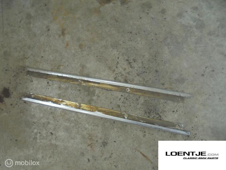 chromen afdekking onder zijruit bmw 02 touring sedan 2002, Auto-onderdelen, Ruiten en Toebehoren, BMW, Gebruikt, Ophalen of Verzenden