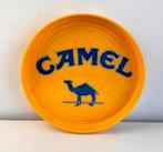 Camel | vintage gele reclame dienblad, Ophalen of Verzenden, Zo goed als nieuw, Rond, Kunststof