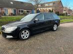 Skoda Octavia 1.6 TDI 77KW Combi Greentech 2012 Zwart, Auto's, Voorwielaandrijving, Euro 5, Stof, Zwart