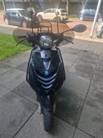 Piaggio Zip zwart met rood gestikt zadel, Fietsen en Brommers, Scooters | Piaggio, Ophalen, Gebruikt, Zip