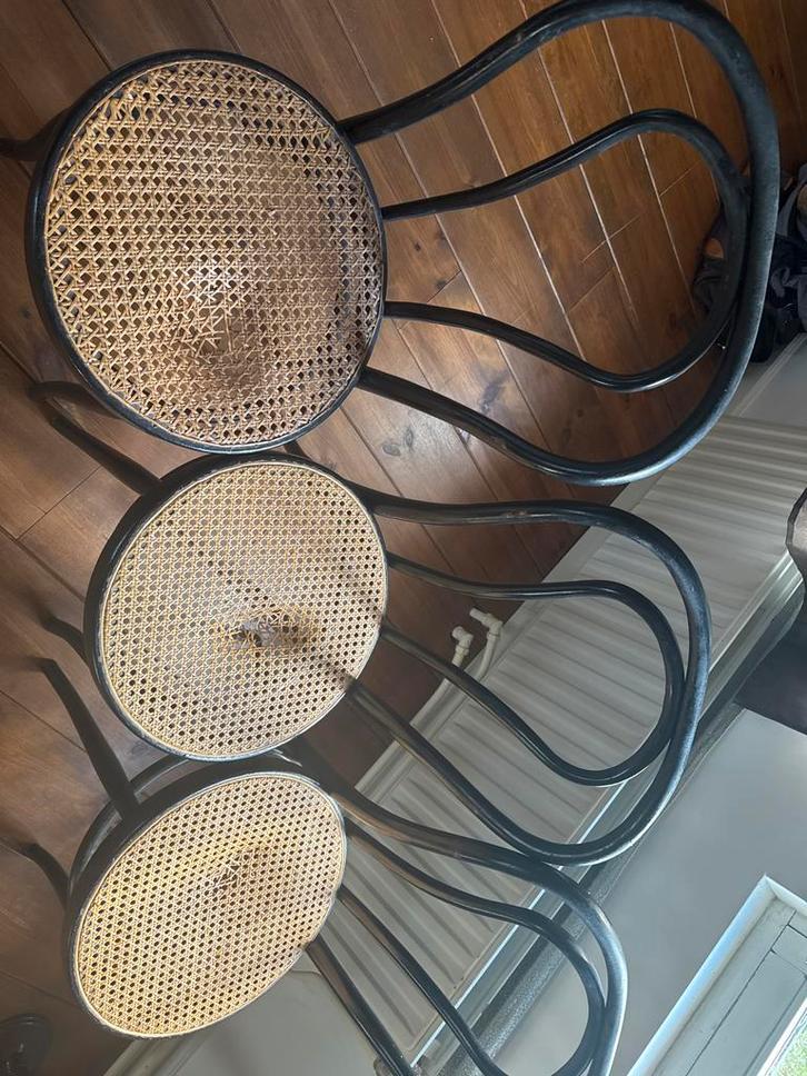 Thonet stoelen met biezen zitting - opknapper, Huis en Inrichting, Stoelen, Gebruikt, Drie, Hout, Zwart, Ophalen