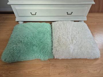 Leuke kussens met rits 60 x 60 cm beschikbaar voor biedingen