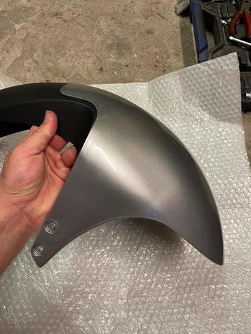 Gilera runner NOS spatbord grijs (onderdelen) beschikbaar voor biedingen