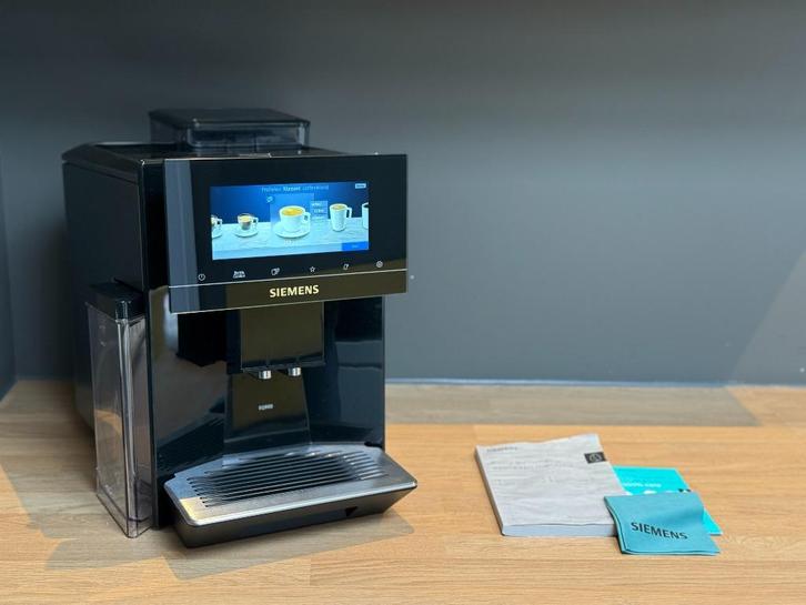 Siemens EQ900 (2025) Garantie, nieuwstaat, Witgoed en Apparatuur, Koffiezetapparaten, Zo goed als nieuw, Koffiebonen, Koffiemachine