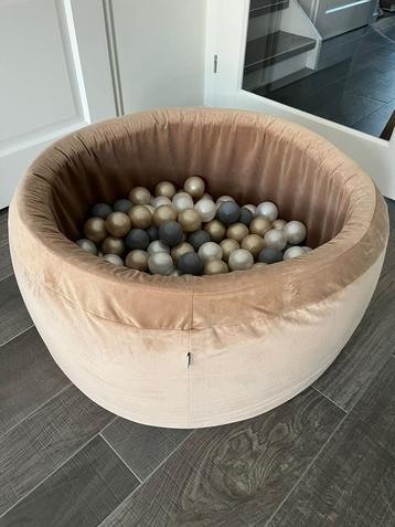Misioo Ballenbak velvet beige - ballen goud, zilver en wit beschikbaar voor biedingen
