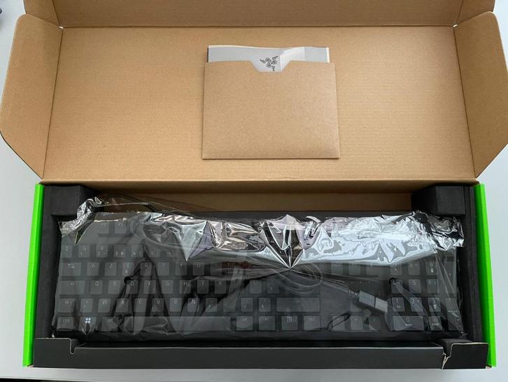 Razer Huntsman V2 Gaming Keyboard (Frans AZERTY), Computers en Software, Toetsenborden, Nieuw, Azerty, Bedraad, Ergonomisch, Gaming toetsenbord