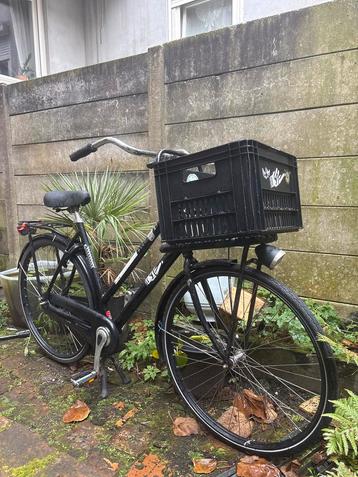 Damesfiets met krat beschikbaar voor biedingen