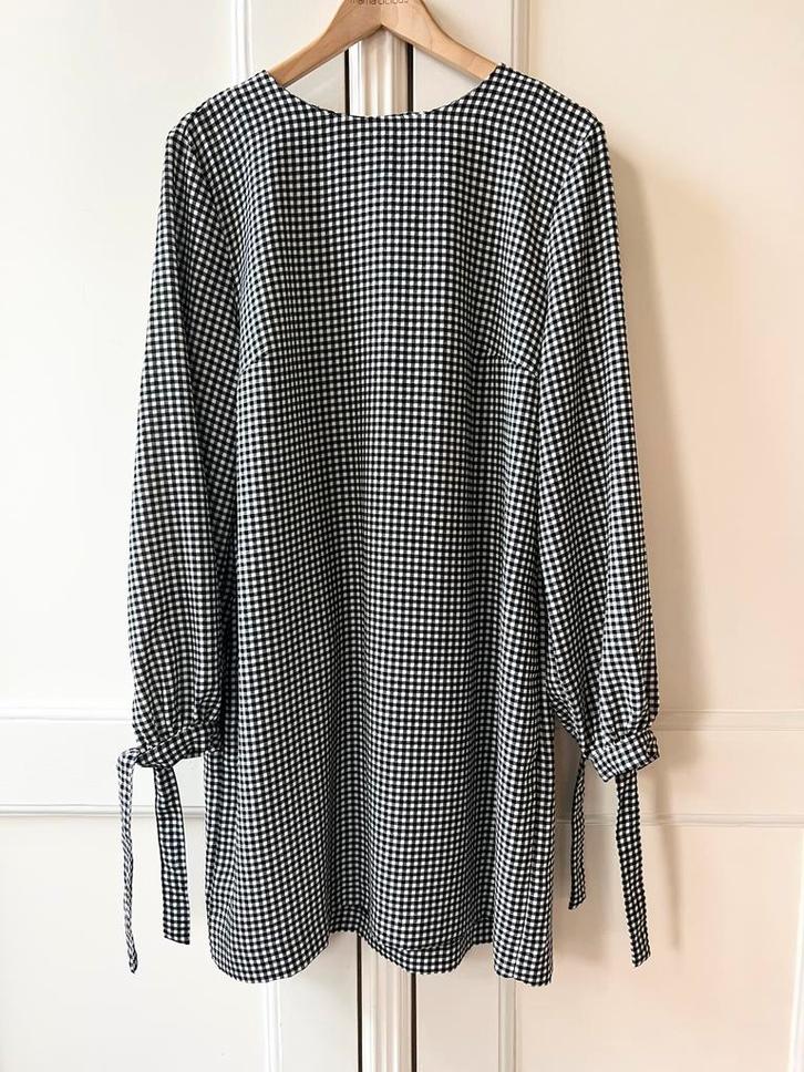 H&M jurk zwart/wit geblokt, maat 44, Kleding | Dames, Jurken, Zo goed als nieuw, Maat 42/44 (L), Zwart, Knielengte, Ophalen of Verzenden
