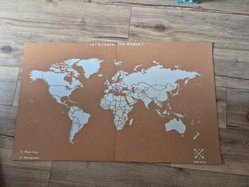 Wereld kaart / prikbord beschikbaar voor biedingen