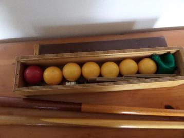 TE KOOP: set van 7 biljartballen + 3 biljartkeu’s beschikbaar voor biedingen
