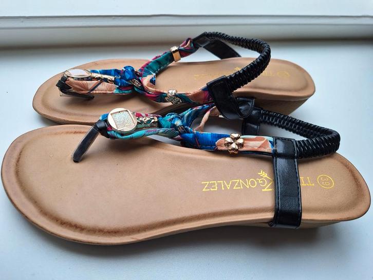 Dames teen slippers, Kleding | Dames, Schoenen, Zo goed als nieuw, Slippers, Ophalen of Verzenden