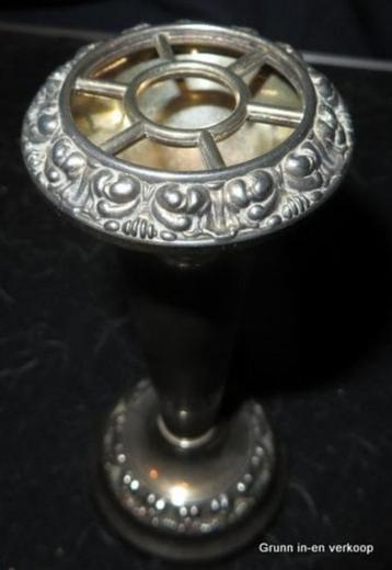 Silverplated Lanthe of England flower vase beschikbaar voor biedingen