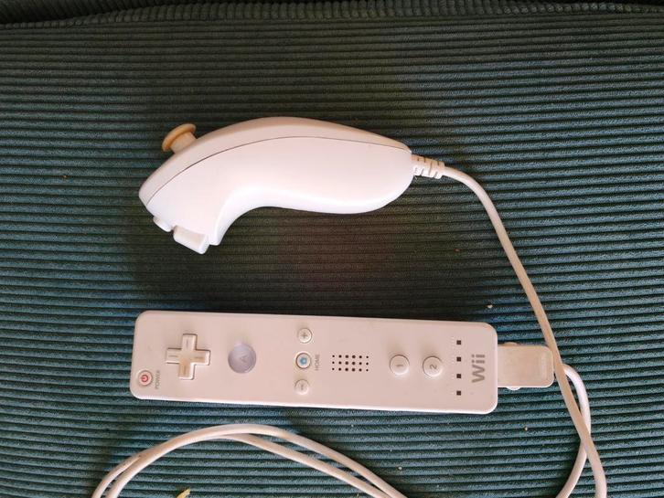 Wii Mote Plus Nunchuck Controller - Wit, Spelcomputers en Games, Spelcomputers | Nintendo Consoles | Accessoires, Gebruikt, Wii