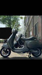 Vespa met alarm scherm bagagerek stuurslot kettingslot helm, Ophalen, Gebruikt