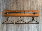 Kapstok van metaal met houten achterplaat, Ophalen, Zo goed als nieuw, Metaal, Wandkapstok