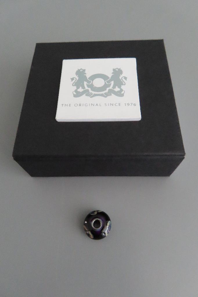 Trollbeads - Voilet bloem zilveren glas bead, Sieraden, Tassen en Uiterlijk, Bedels, Zo goed als nieuw, Trollbeads, Zilver, 1 bedel