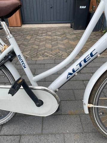 Mooi dames fiets nog zeer netjes voor 45 euro!! beschikbaar voor biedingen