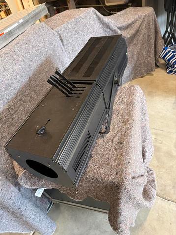 Elation Volgspot met Statief & Flightcase beschikbaar voor biedingen