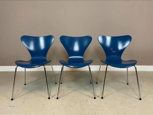 3 Fritz Hansen vlinderstoelen 7 series Arne Jacobsen ZGAN, Huis en Inrichting, Stoelen, Zo goed als nieuw, Drie, Hout, Metaal