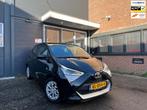 Toyota Aygo 1.0 VVT-i x-play|NAP|CAMERA|CRUISE|AIRCO|LED|APK, Voorwielaandrijving, Gebruikt, Euro 6, 4 stoelen