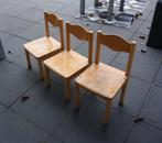 3 houten schoolstoelen kleuter formaat, Ophalen, Zo goed als nieuw, Hout, Drie