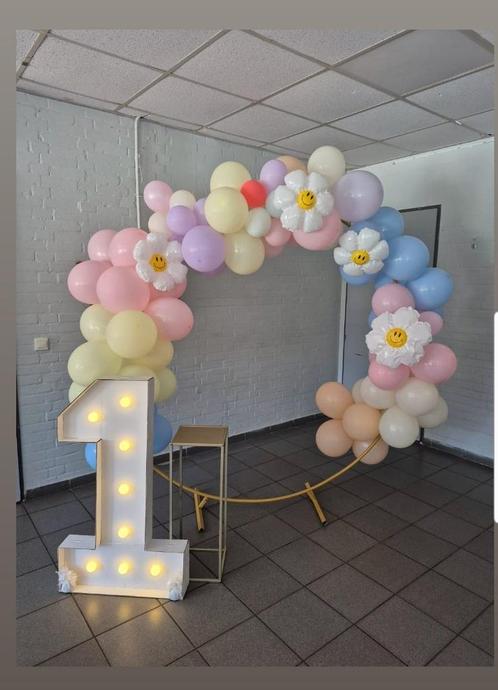 Ballonnen boog met 80 ballonnen voor €75, Hobby en Vrije tijd, Feestartikelen | Verhuur, Zo goed als nieuw, Verjaardag, Ophalen